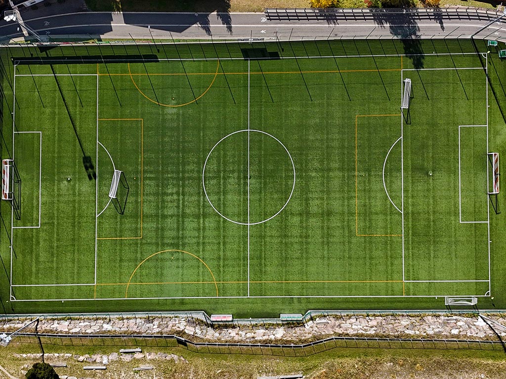 Campo da calcio in erba sintetica a Selva
