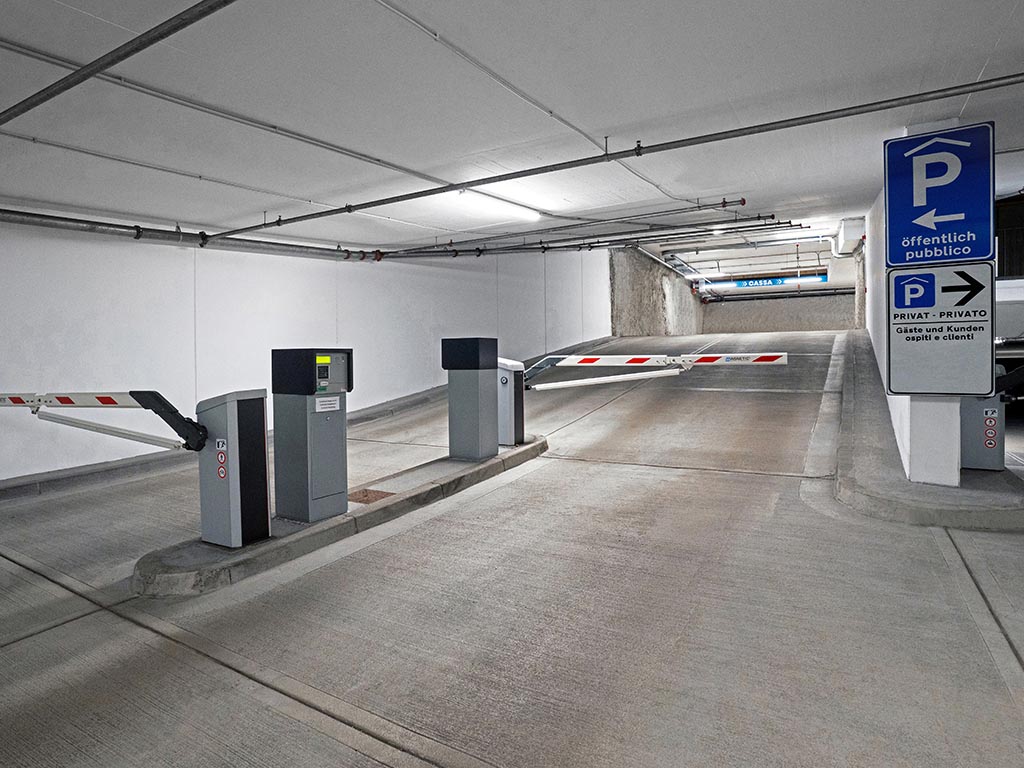 Entrata Garage Chemun a Selva Gardena
