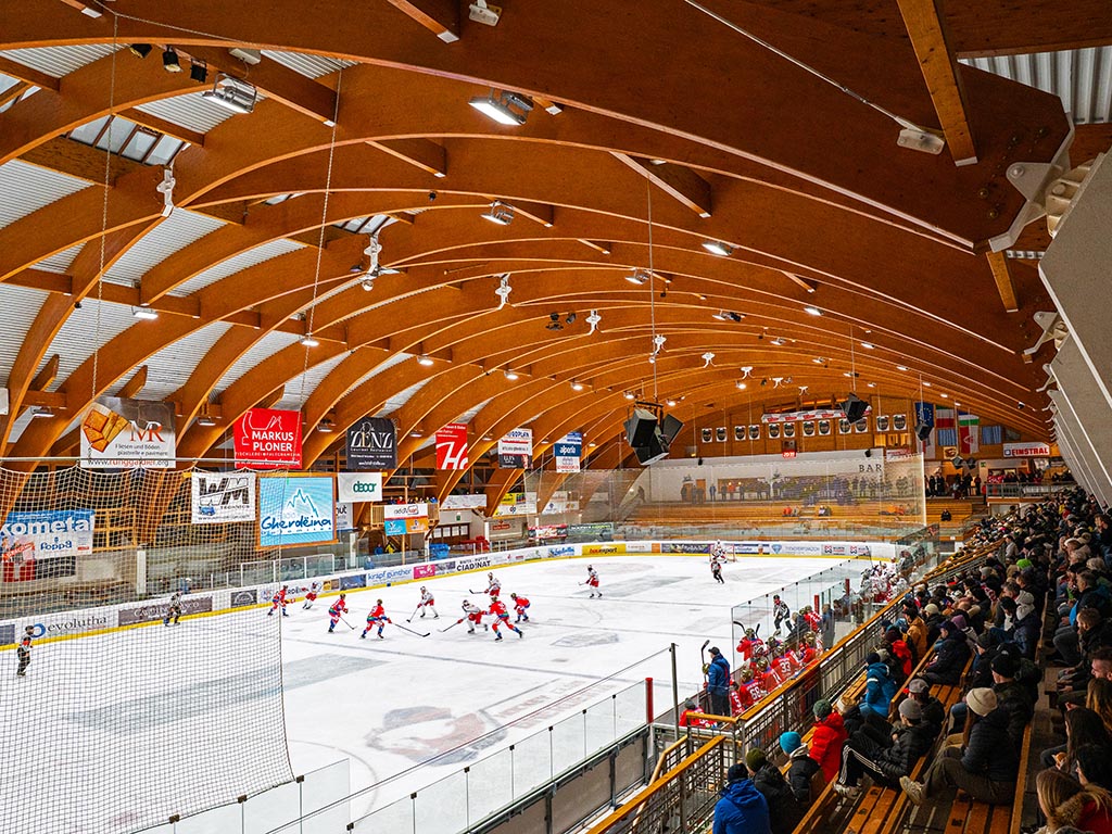 Partita di hockey su ghiaccio allo stadio Pranives