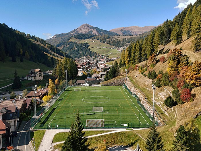 Fußballplatz mit Kunstrasen in Wolkenstein in Gröden
