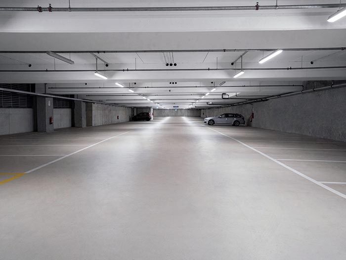 Garage Chemun accanto al comune