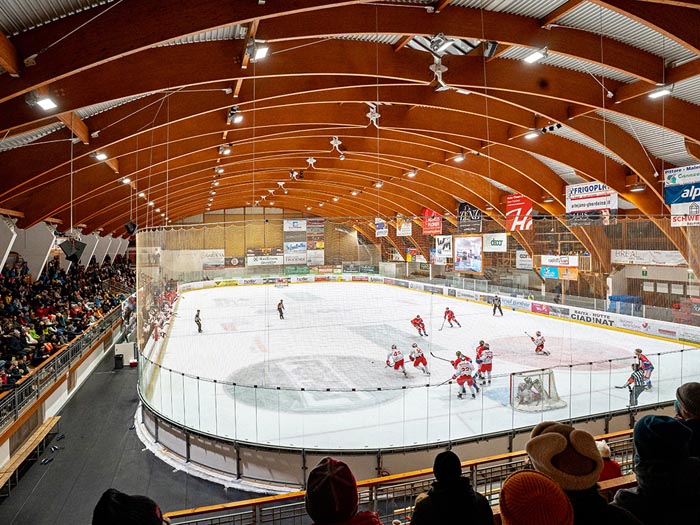 Partita di hockey su ghiaccio a Selva di Val Gardena, Alto Adige